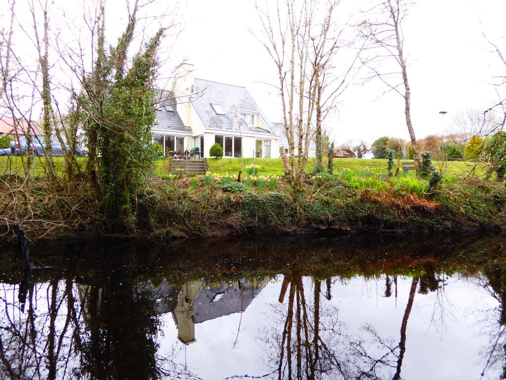 Camillaun Lodge With Lough Corrib Boat Hire Oughterard Exteriör bild