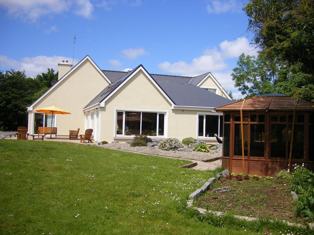 Camillaun Lodge With Lough Corrib Boat Hire Oughterard Exteriör bild