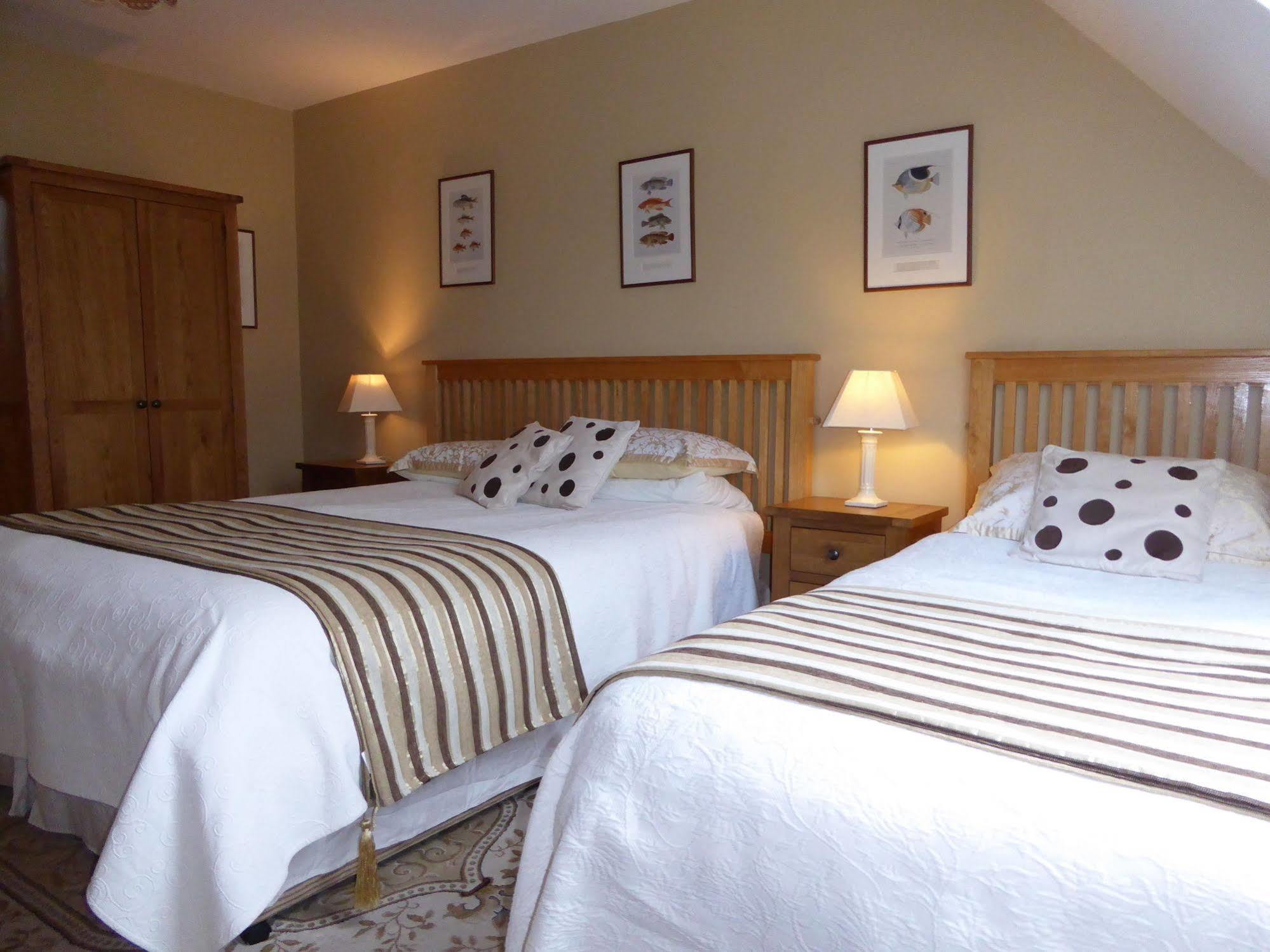 Camillaun Lodge With Lough Corrib Boat Hire Oughterard Exteriör bild